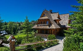 Villa Miodula - Krokusy już są! Odwiedź Villę Miodula i wybierz się na spacer wśród wiosennych krokusów